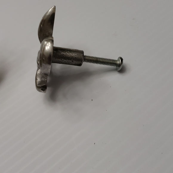 Dresser knob/pulls - Picture 2 of 4